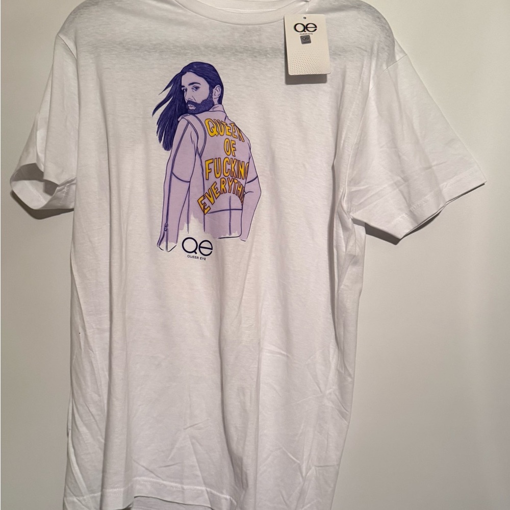 NWT Queer Eye White Graphic T-Shirt with Purple and Yellow Design Size Medium.
